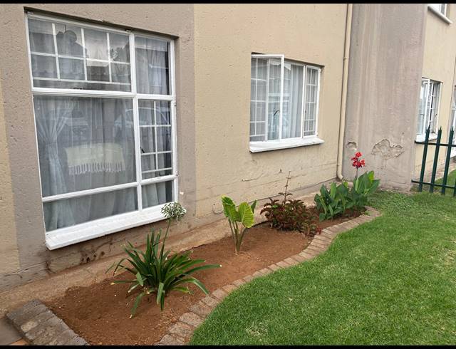 2 BEDROOM SECTIONAL TITLE FOR SALE IN RAVENSWOOD
